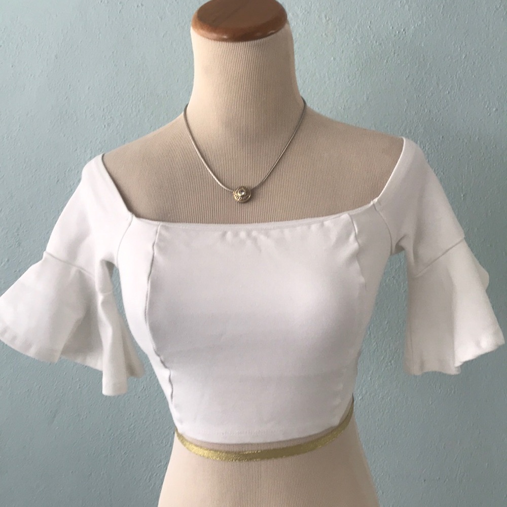 🌸White crop top by Fovever 21. Size Small